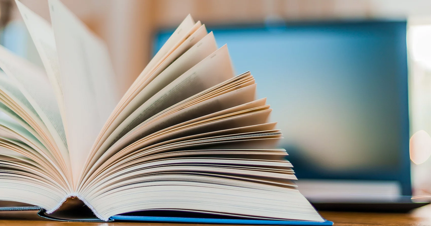 Symbolbild Bücher Fernleihe, online ausleihen