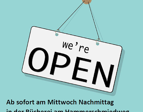 Schild "we´re open" und Information zur verlängerten Öffnungszeit von 15.00 bis 19.00 Uhr